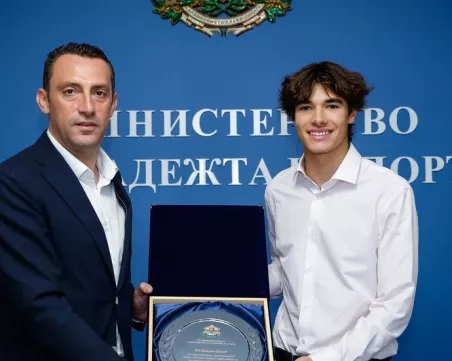 Министър Пешев към Никола Цолов: Вие вдъхновявате цяло едно поколение млади спортисти