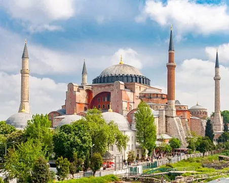 Арестуваха мъж в Истанбул, опитал да запали храма 