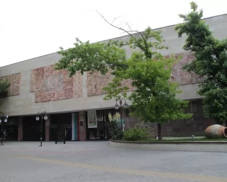 Природонаучният музей в Пазарджик настоява Общината да им върне музейна зала, превърната в пицария