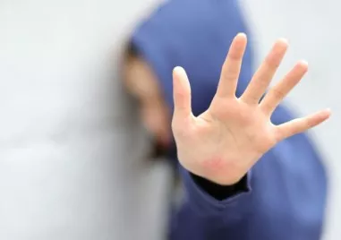 Самоличността на двама малолетни извършили грабеж е установена от служители