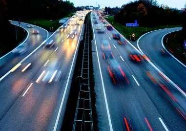 Водач на лека кола беше глобен за шофиране по магистрала