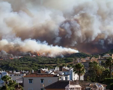 Големи пожари бушуват в Испания и Франция