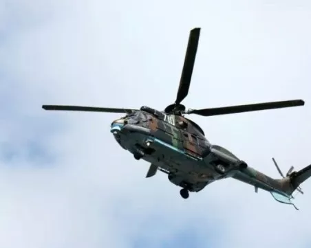 Хеликоптер от Пловдив се включи в гасенето на пожара в Илинденци, още една машина е в готовност