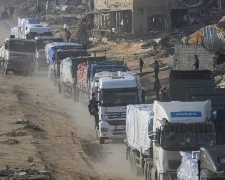 Най-малко 20 души са загинали след преобръщане на камион с хуманитарни помощи в Газа