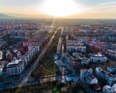 Слънце и облаци се редуват в Пловдив днес, възможни са краткотрайни превалявания