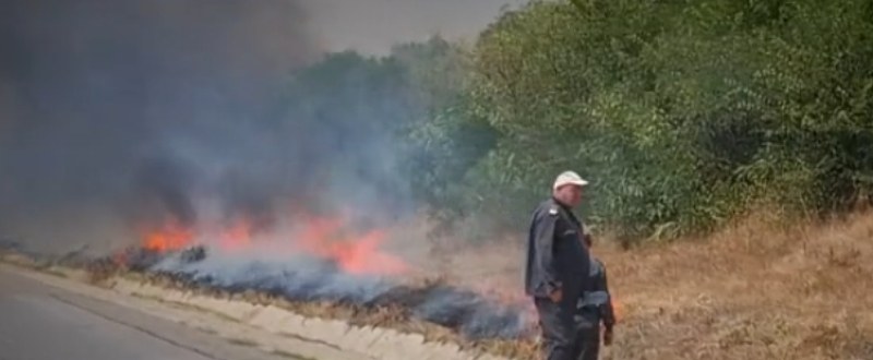 Пожарът в Сакар планина стигна до АМ