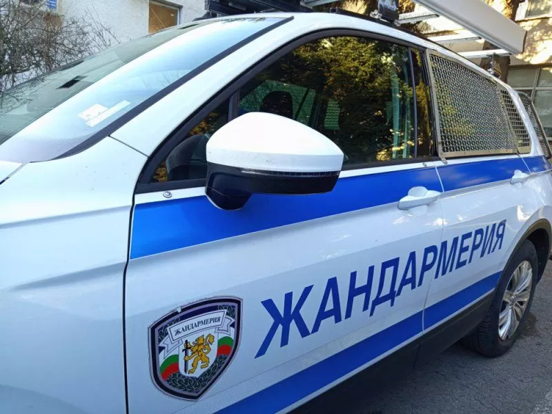 След операция на Жандармерията край Бургас: Заловиха автомобил с дрога и фалшиви номера