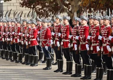 100 стройни гвардейци и 60 военни за сапьори химици и