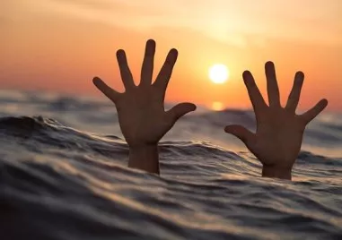 Отново на 6 август около 15 30 ч спасител на плажа