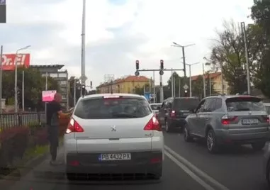 Скандал на пловдивско кръстовище заради фас за малко да прерасне до бой