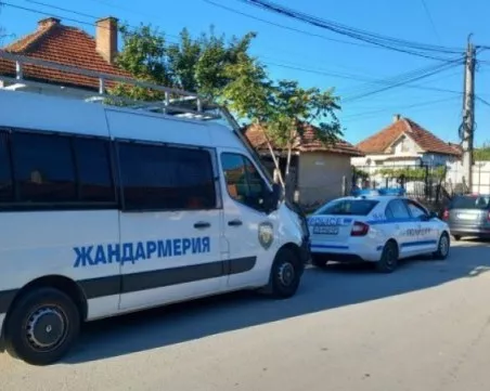 Пловдивска къща се превръща в бойно поле, жени се скубят и душат заради имотен спор