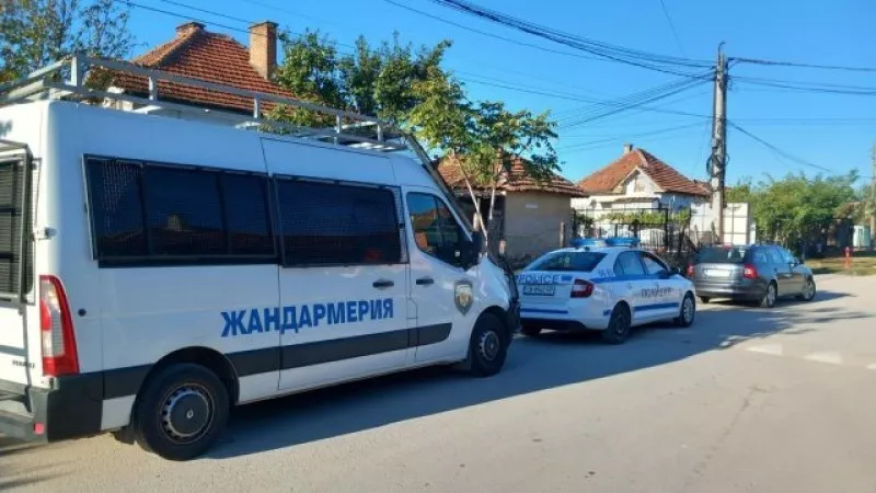 Пловдивска къща се превръща в бойно поле, жени се скубят и душат заради имотен спор