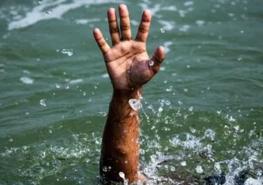 18 годишен младеж се удави след като силното течение го завлече навътре