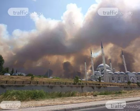 Затвориха Дарданелите заради огромен пожар