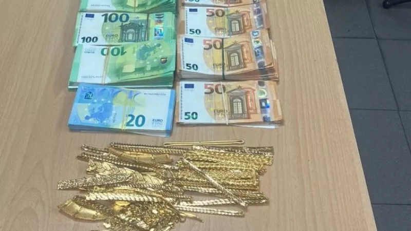 Митничари на Капитан Андреево заловиха недекларирани 81 170 евро и 997,50 г злато