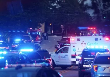 Трима души бяха ранени при стрелба на  Таймс Скуеър  в Ню Йорк съобщи местната полиция цитирана от Асошиейтед