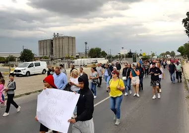 Продължаващата транспортна криза в най голямото село в Южна България –