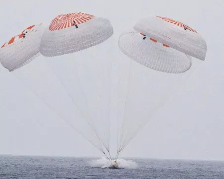 Астронавти се завърнаха на Земята с капсула на SpaceX след 5-месечен престой на МКС