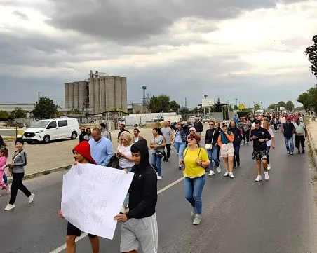 Часове чакане за автобус: Жители на пловдивско село излизат на протест
