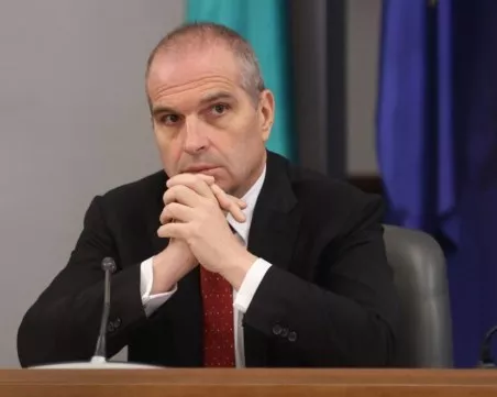 Гроздан Караджов: Инвалидната количка отговаря на изискванията, няма да допусна Ryanair да безчинства