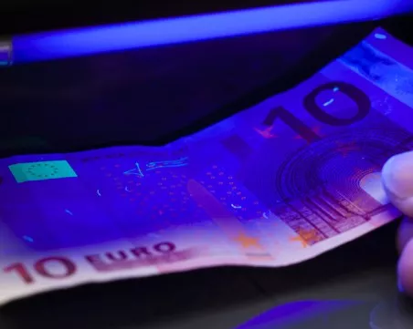 Оставиха в ареста трима обвинени за фалшиви пари