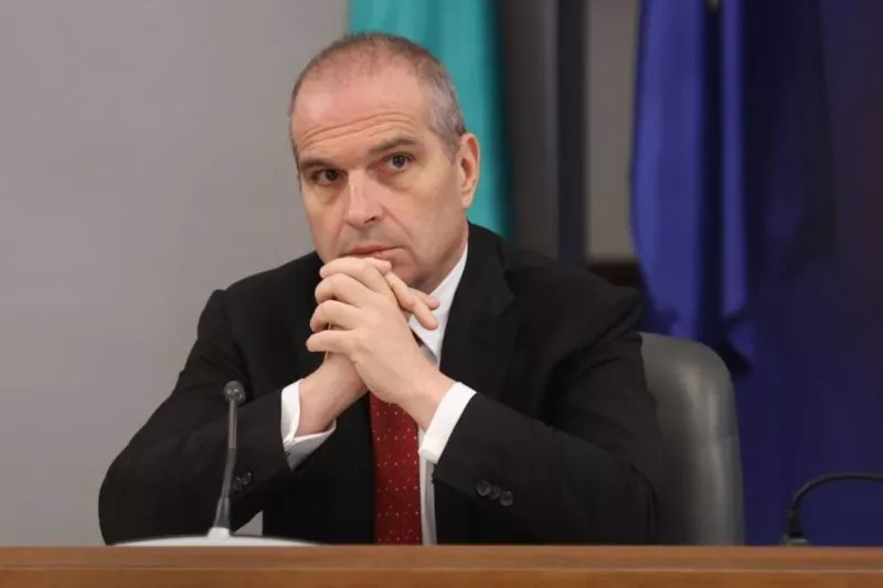 Гроздан Караджов: Инвалидната количка отговаря на изискванията, няма да допусна Ryanair да безчинства