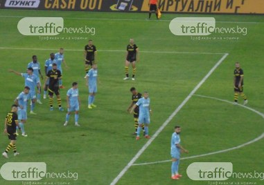 Лошата серия на Ботев продължава, канарчетата загубиха на Колежа и от Локо София