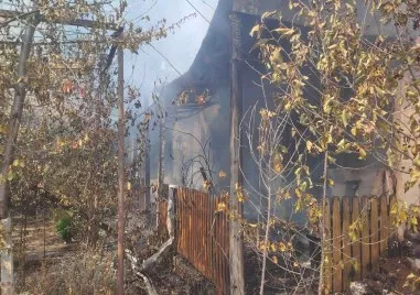 Пожар причинен от зарядно устройство за тример за косене на