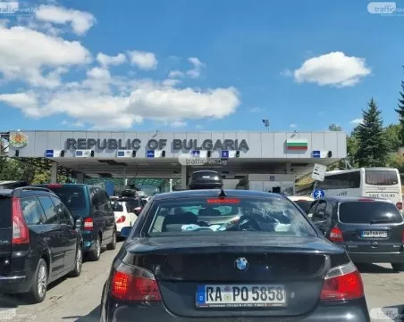 Интензивен е трафикът през Калотина, Капитан Андреево и Русе