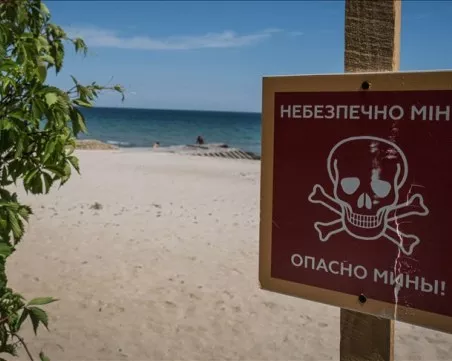 Трима загинали при взрив на боеприпаси на забранени плажове в Одеска област