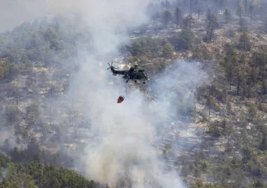 Два самолета и един хеликоптер се използват към момента за