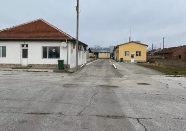 Голям завод за олио край Първомай тъне в дългове и разруха, ЧСИ прави нов опит да го продаде