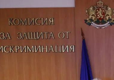 Комисията за защита от дискриминация се самосезира заради сваленото от самолет дете