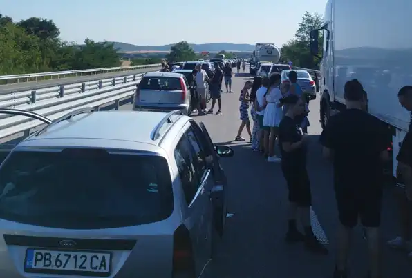 Катастрофа затапи АМ „Тракия” към морето