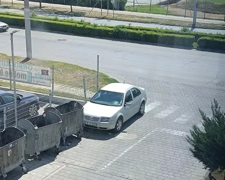 Пешеходна пътека в Пловдив ежедневно се превръща в паркинг