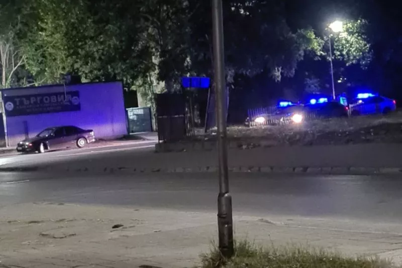 Среднощен екшън в Пловдив: Пиян тийнейджър си спретна гонка с полицията, помля няколко коли