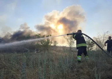 Цяла нощ екипи на пожарната бяха на терен заради големия