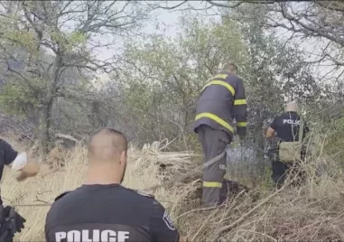 България продължава да е в плен на огъня Най критична остава
