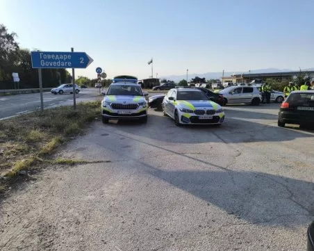 Акция на полицията и митници на пътя Пазарджик – Пловдив, проверяват товари