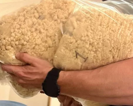 Полицията с удар в Пловдивско! Откриха вещество за приготвянето на над половин тон чай за пушене