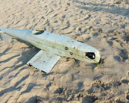 Военен дрон изплува на плаж 
