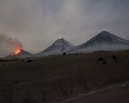Вулкан на Камчатка изхвърли пепел на 10 километра височина