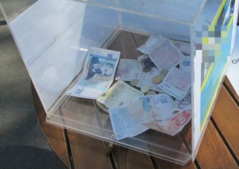 Кутия с дарения за лечението на болно дете е била