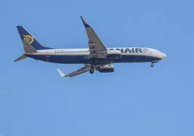 Самолет Boeing 737 800 на авиокомпания Ryanair със 174 души на борда изпълняващ
