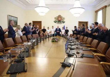 Премиерът Росен Желязков и министрите от кабинета аплодираха децата които