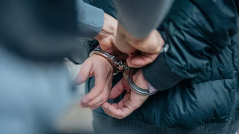 Задържаха адвокатски сътрудник от Казанлък за имотни измами