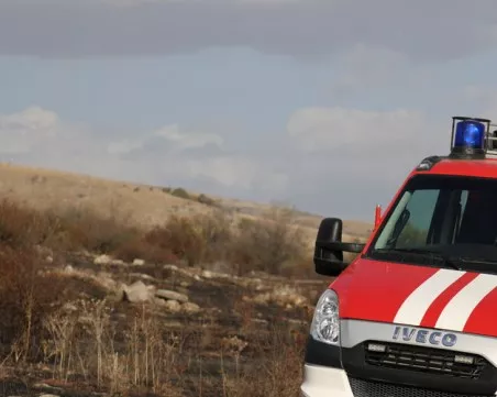 135 пожара са загасени за денонощие у нас