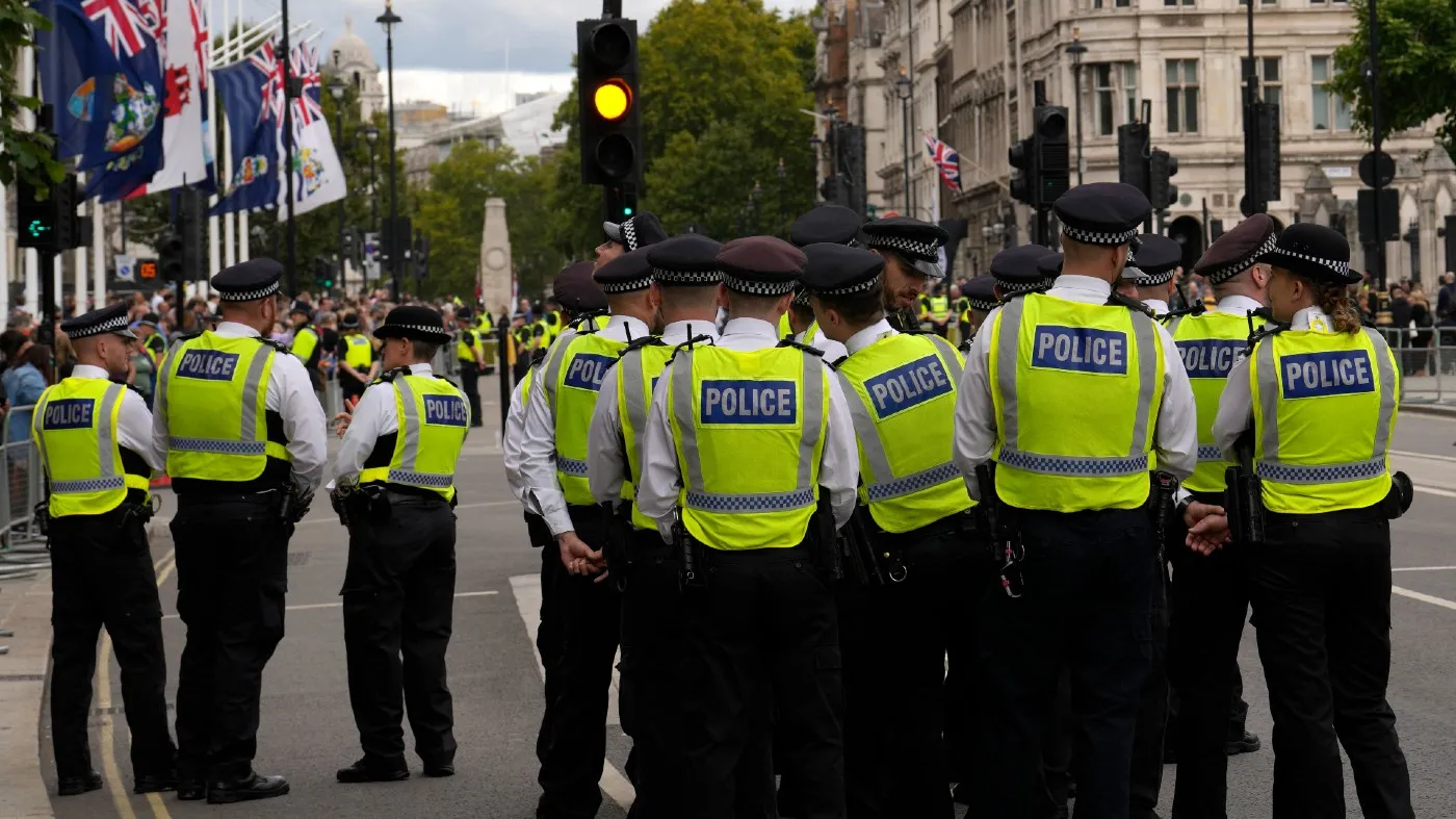 Депортират от Великобритания криминално проявени българи