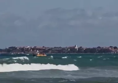 Турист беше погълнат от морето край Слънчев бряг, търсиха го с катер и джет