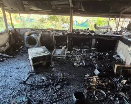 Пожар изпепели до основи дома на майка и двете й деца, бащата на Сияна призова за помощ